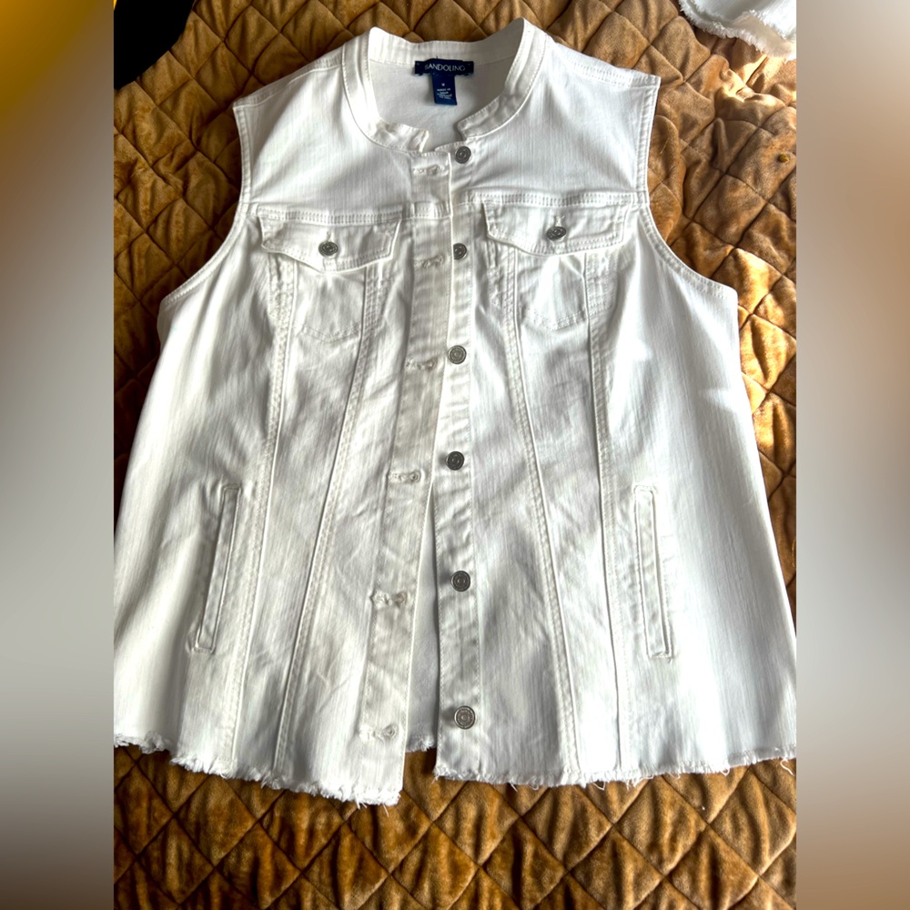 White jean vest.